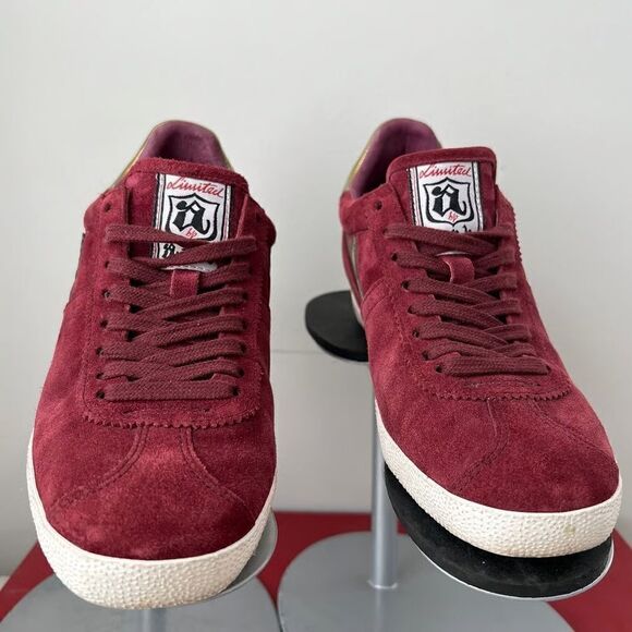 Red and Gold Star Sneakers - Picture 3 of 4